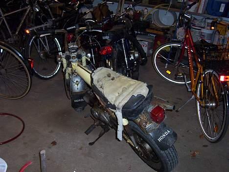 Honda Dax Budweiser - ja, her er så som daxen så ud da jeg købte den billede 6