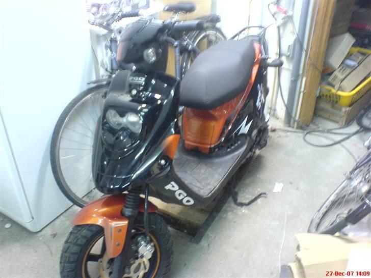 PGO Hot 50 - Inde på sin plads.. står dejlig varmt ved fyret... billede 2