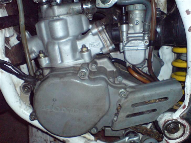 Honda cr 80  (Solgt) - det er så den nye cylinder (; billede 4