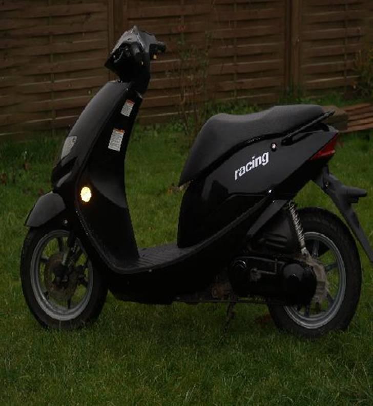 Suzuki Estilete Solgt til signe  - Den ene side billede 2