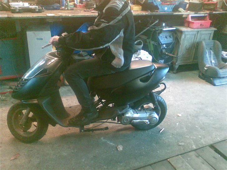 Aprilia Sonic *TIL SALG* - Lillebror der holder vagt :P  billede 8