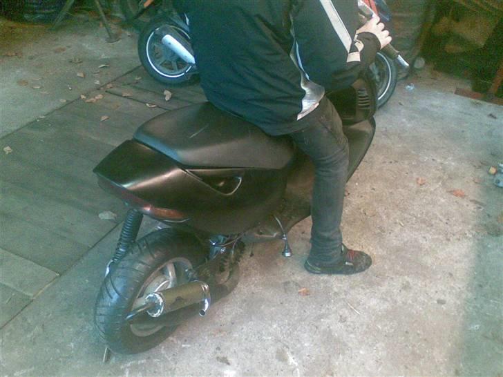 Aprilia Sonic *TIL SALG* - Lillebror der holder vagt :P  billede 9