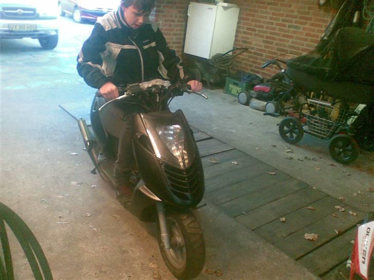 Aprilia Sonic *TIL SALG* - Lillebror der holder vagt :P  billede 10