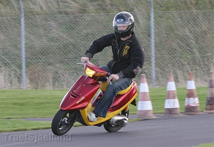 Suzuki FZ/Jog Solgt - Mig på min jog til træf sjælland :D billede 7