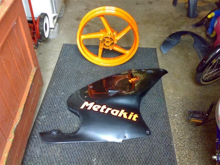 Aprilia RS 50 MK: Til Salg - ny malet, liget sat stafferinger på inden det skulle he den matte lak billede 4