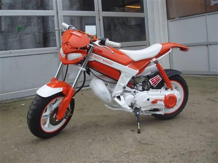 Suzuki Street Magic (SOLGT) billede 1