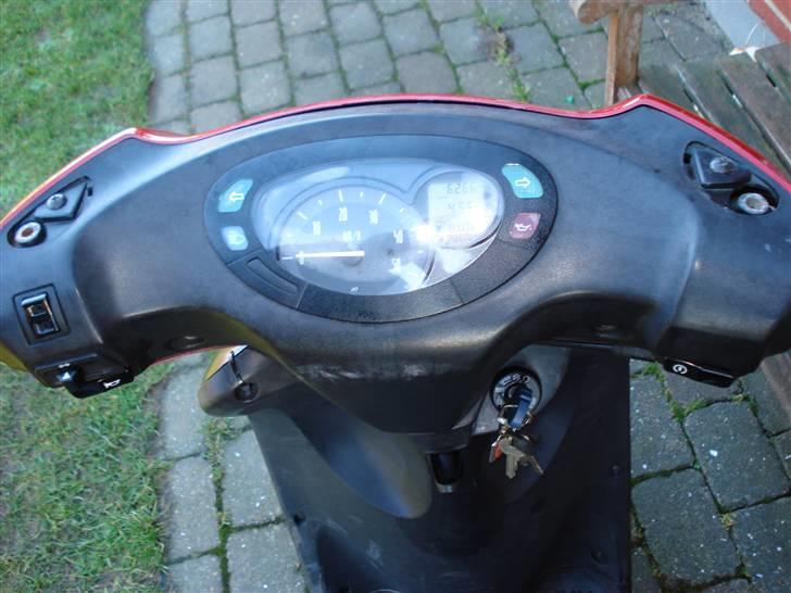 Yamaha Neos  - der skal ikk meget til at rende speedometeret ud den går kun til 50:S billede 5