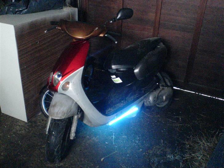 Yamaha neos  SOLGT - neos har været stjølet derfor det røde frontskjold... billede 20