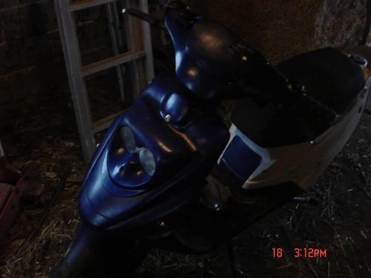 PGO hot 50 hverdags scooter  - Lidt mørke billeder (: som den ser ud nu og den er ik færdig:) billede 3
