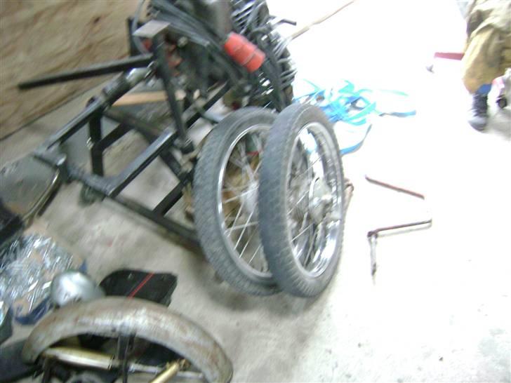 Puch VZ50 PROJEKT - Alt er enten poleret, galvaniseret, forkromet eller nyt på hjulene, her er de før. billede 5