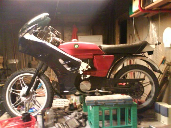 Puch Monza Flagskib *Fuldkåbe* - Så er kåben sku sat fast :D nej hvor er hun smuk :D glæder mig til at det bliver sommer og vi ska ud og køre landevejene tynde :D billede 8