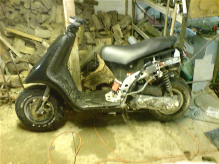 Piaggio typhoon (byttet til  lc) - sådan ser den ud lige nu men har skjoldene til den. den skal nok blive fed billede 2