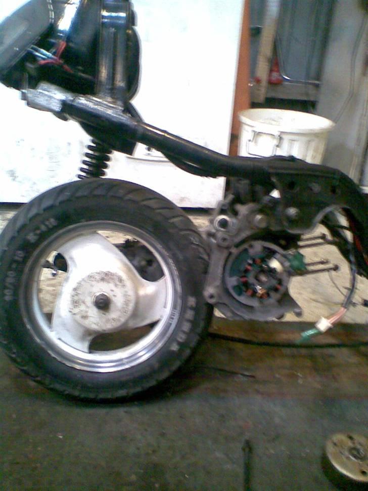 Yamaha jog fs (projekt) - som den står nu. r ved at lave motoren næsten std. billede 11