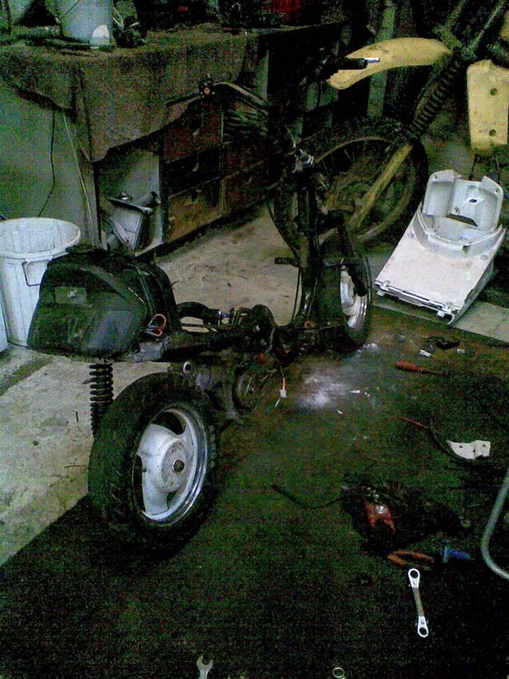 Yamaha jog fs (projekt) - som den står nu. r ved at lave motoren næsten std. billede 13