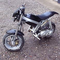 Suzuki street magic solgt