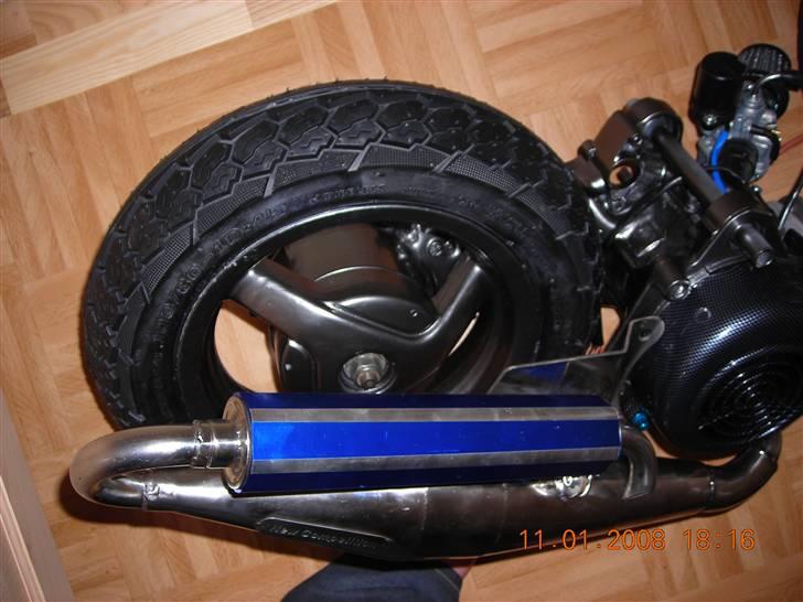 Aprilia sonic projekt - så er blokken malet nu skal alle de gamle dele bare pilles af og på med de nye:-) billede 9