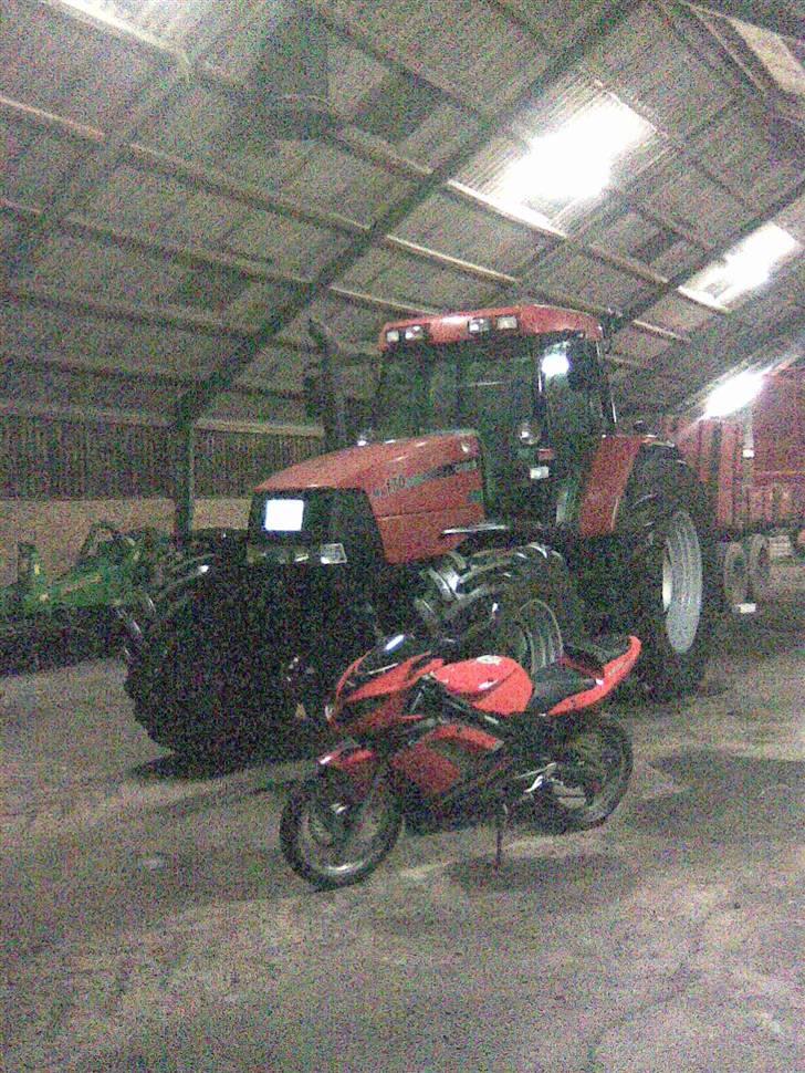 Rieju Rs2 Matrix "solgt" - Min traktor og min dejlige knallert :D de passer jo næsten sammen ;) billede 11