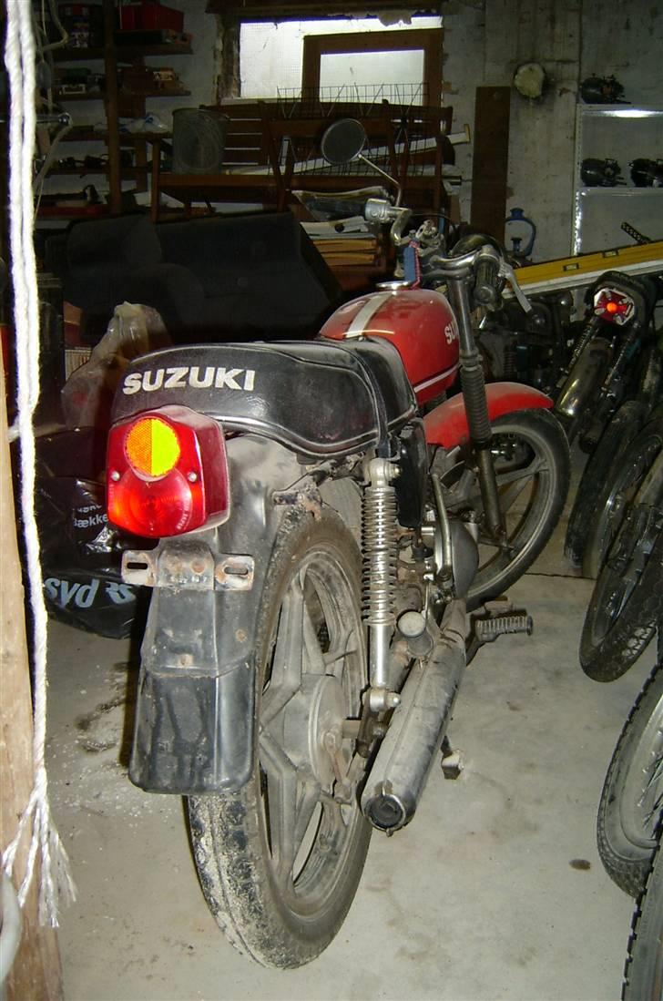 Suzuki GT-50K - Bagfra. Skal vist have pillet den ekstra stænklap af. billede 6