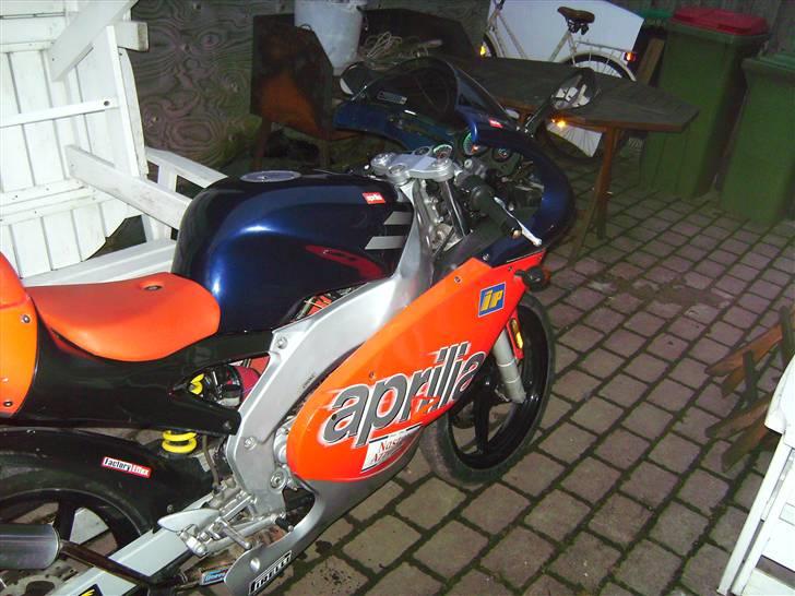 Aprilia Rs 50 SOLGT - skråt bagfra billede 9