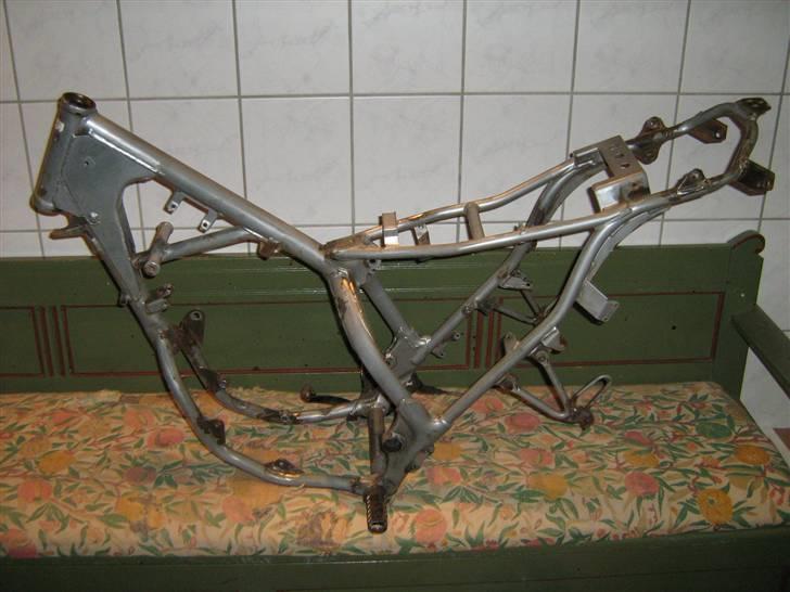 Suzuki smx (Phister)(FØR) - ja der er det så det smukke stel UDEN en plet rust klar til autolakkeren billede 7