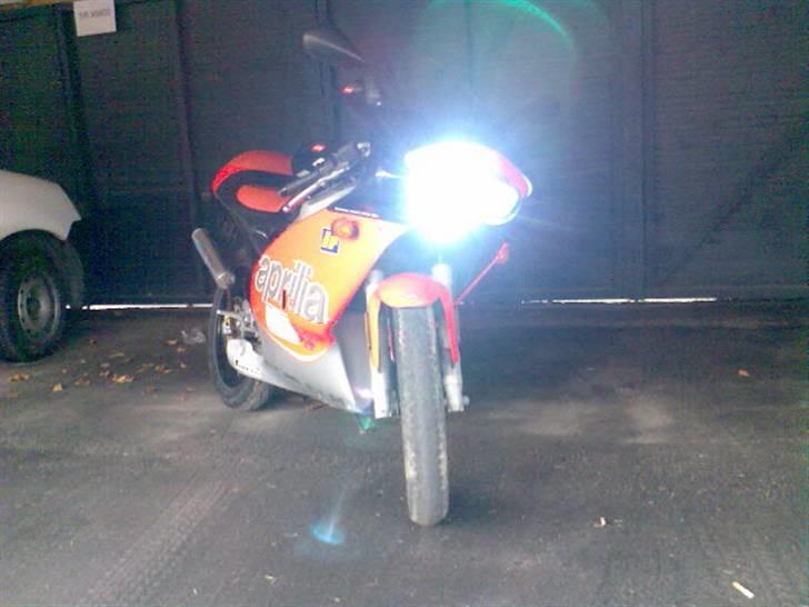 Aprilia Rs 50 SOLGT - nyeste, taget med mobil tlf se xenon lyset billede 16