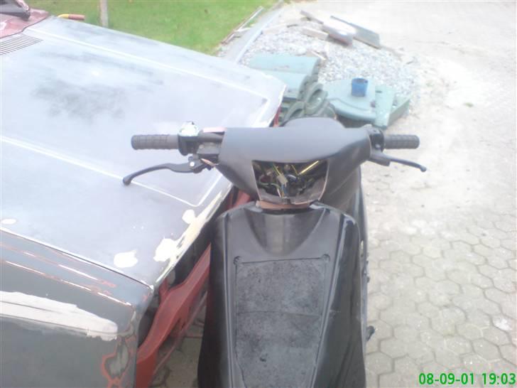 Yamaha Jog FS - Solgt! - Ja det begynder og ligne noget :P mangler farktisk bare spartel billede 6