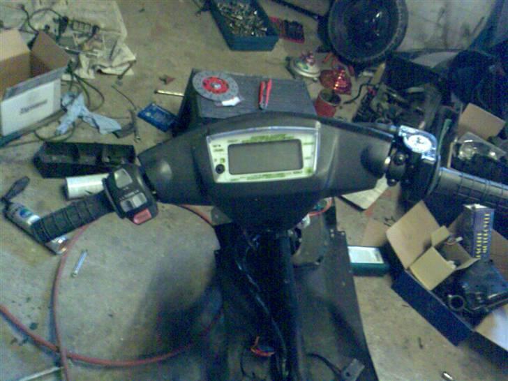 Yamaha Jog FS - Solgt! - Det nye cockpit billede 7