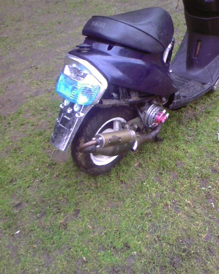 Yamaha Jog Fs Lc  - Som man kan se er der ikke slanger ved køleren men det var før jeg ´fik slangerne sat til.(std skjolde pga skulle lige skynde mig og sætte nogen på)   billede 11