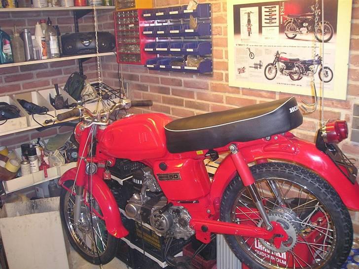 Honda CD50 (solgt) - 24/3 08 Så tæt på, og så alligevel ingen bolte og bøsninger billede 8