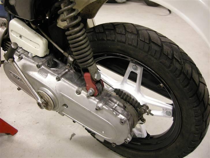 Suzuki Fz 50 . FØR! se færdig! - Nyt. Malet fælg, pudset motor.  billede 10