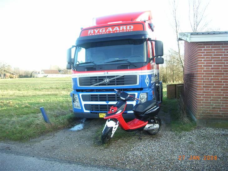 Yamaha Bws NG EFTER o0 SOLGT 0o - Foran fatters lille lorte trækker :D billede 1