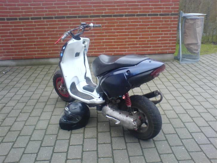 Aprilia rally AC beændt ned billede 9