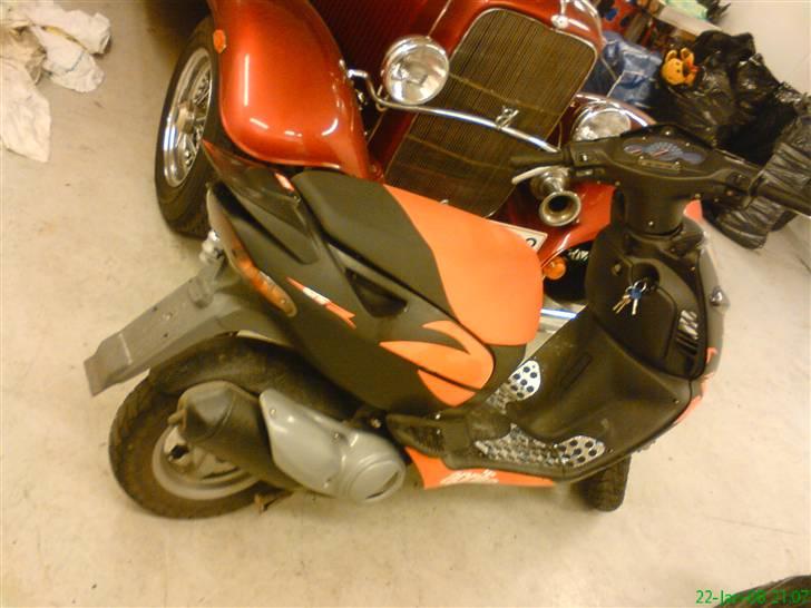 Aprilia sonic SOLGT !! 12000 - Den er rød det ligner den er Orange på alle billederne billede 7
