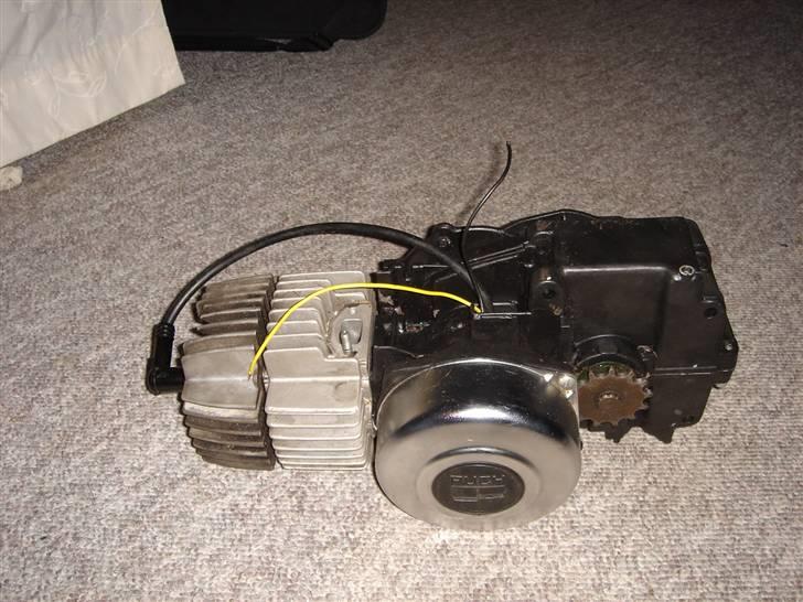 Puch Maxi k (Byttet) - Ny malet motor nu skal cyllinder og topstykke også ha et lag billede 7