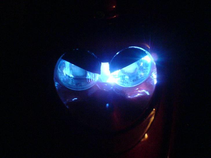 PGO hot 50 - skulle lige prøv med bad boy da den havde røde skjolde men der er blå lys i lygten i nu billede 7