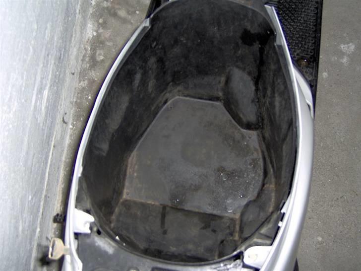 Yamaha jog fs "stjålet" - lige plads til en bette hjelm billede 6