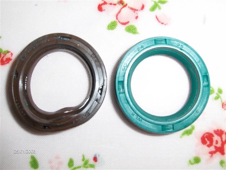 Aprilia RS50. Byttet til Ditech - Sådan skal en simmerring vidst ikke se ud, den grønne er ny billede 18