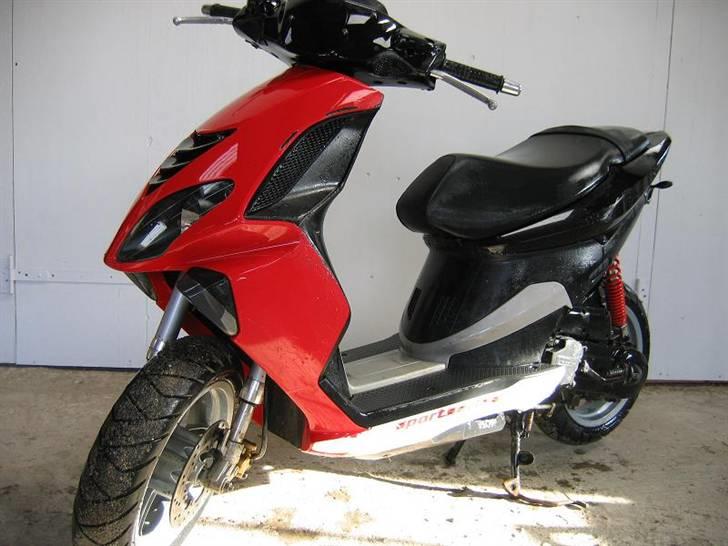 Piaggio nrg Power. byttet. - det er den røde hvis i skulle være i tvil (: tidliger ejers billed. som jeg låner til jeg lige selv får taget nogen. billede 2