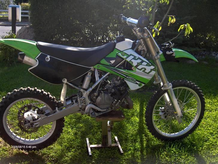 Kawasaki 85.ccm              solgt - min kawasaki  crosser det er en 85 ccm høj crosser billede 1