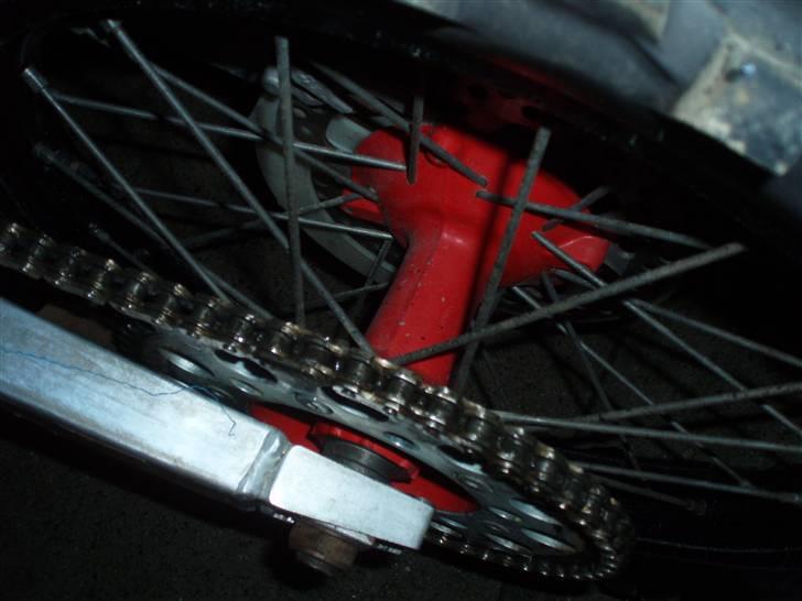 Honda 125 cr  Solgt - sorte fælge og indfarvet rødt nav billede 10