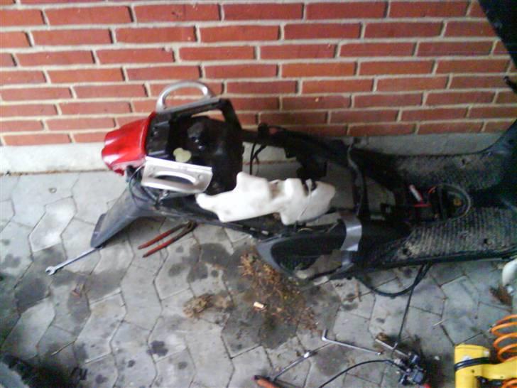 Yamaha Neos  SOLGT - ved at skifte krumtap og membran billede 8