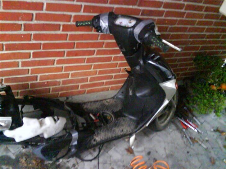 Yamaha Neos  SOLGT - ved at skifte krumtap og membran billede 10