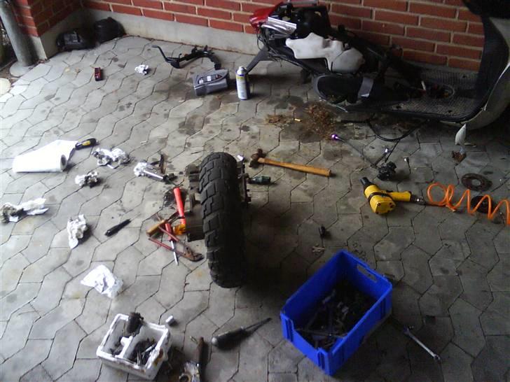 Yamaha Neos  SOLGT - ved at skifte krumtap og membran billede 14