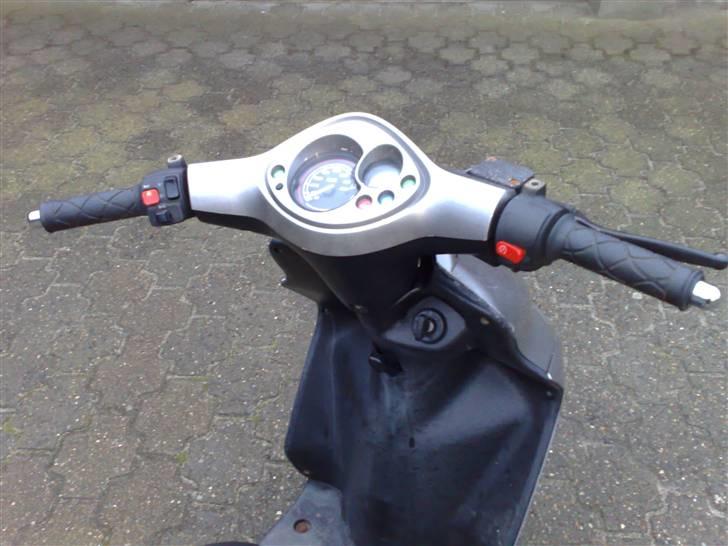 Yamaha jog r  (solgt) billede 5