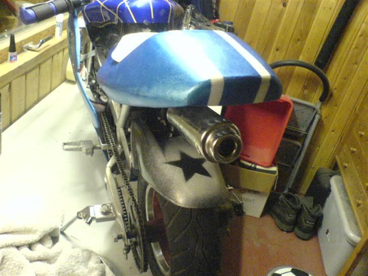 MiniBike Pocketbike [SOLGT] - her ses: den fede bagskærm, racerpotten & striberne på biken (: billede 11