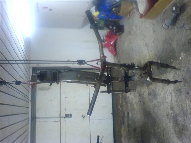 Honda Melodi (projekt) (solgt) - Her ser du den lige inden den skulle til sandblæsning ;D billede 6