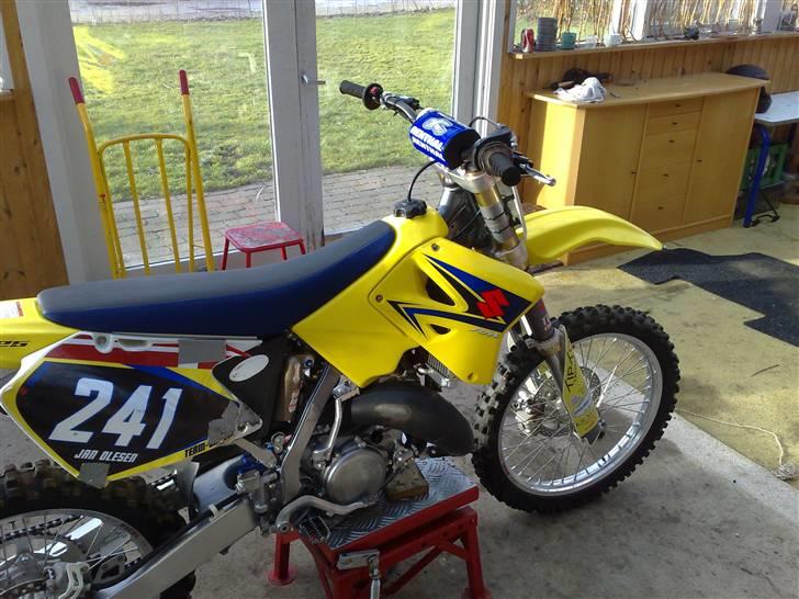 Suzuki RM 125 solgt. :S - som den så ud før, den blev lidt fed haha.  billede 2