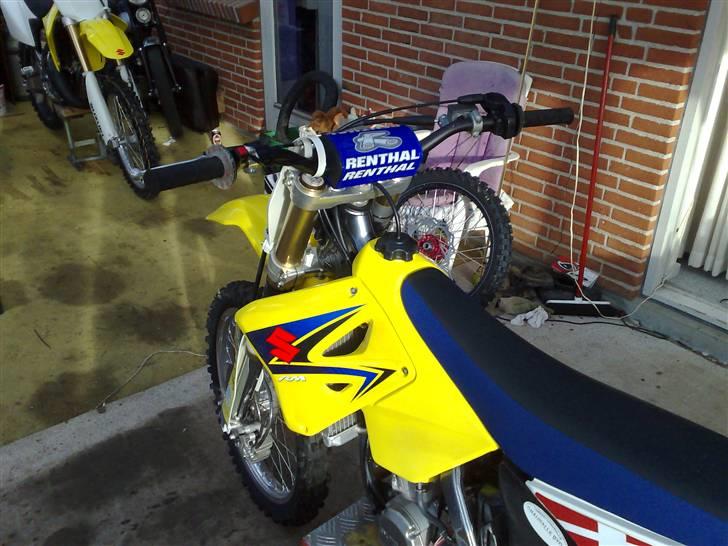 Suzuki RM 125 solgt. :S - som den så ud før, den blev lidt fed haha.  billede 3