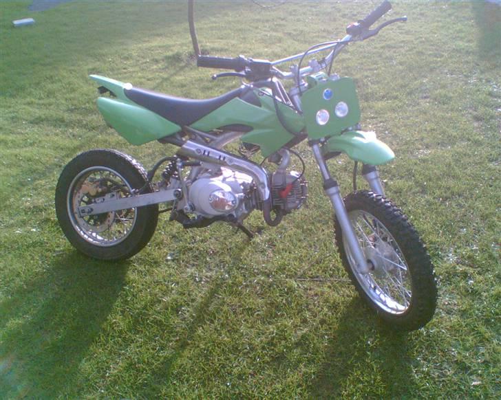 MiniBike 125cc Crosser. SOLGT ! - HomeMade forlygte.. ser godt ud om aftenen, men ser lidt retard ud om dagen. ;p billede 6