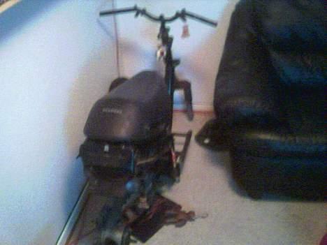 Piaggio Zip [Vinter Projekt] - Stel + forgaffel der står på mit værelse, skal males hvidt. billede 3